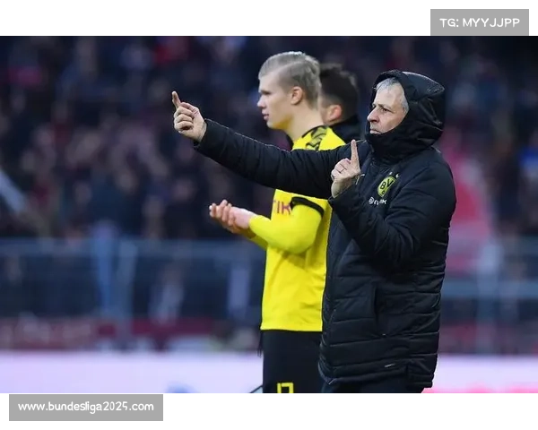 威斯特法伦球场热血重燃 多特蒙德球迷高歌点燃全场士气 威斯特法伦球场热血重燃 多特蒙德球迷高歌点燃全场士气